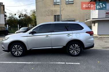 Позашляховик / Кросовер Mitsubishi Outlander 2019 в Львові