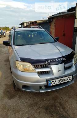 Внедорожник / Кроссовер Mitsubishi Outlander 2005 в Ватутино