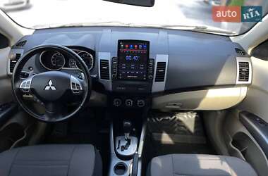 Внедорожник / Кроссовер Mitsubishi Outlander 2011 в Ровно