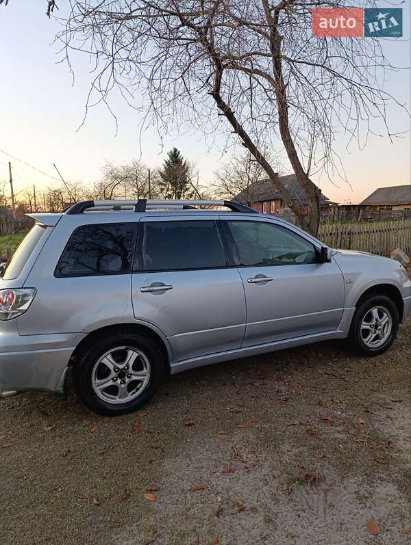 Внедорожник / Кроссовер Mitsubishi Outlander 2003 в Рава-Русской