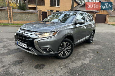 Внедорожник / Кроссовер Mitsubishi Outlander 2019 в Чернигове