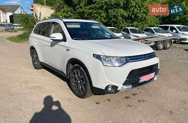 Позашляховик / Кросовер Mitsubishi Outlander 2015 в Львові