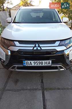 Позашляховик / Кросовер Mitsubishi Outlander 2023 в Кропивницькому