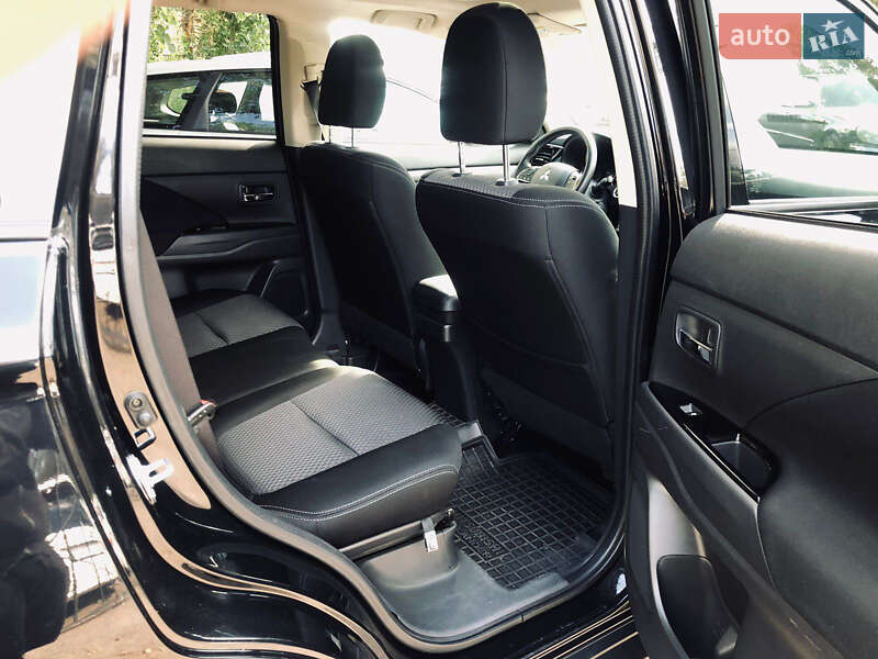 Внедорожник / Кроссовер Mitsubishi Outlander 2017 в Одессе