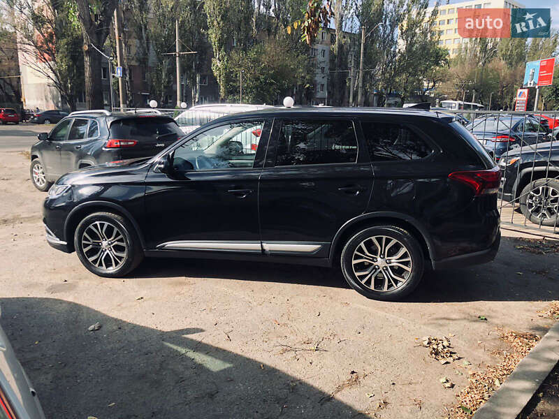 Внедорожник / Кроссовер Mitsubishi Outlander 2017 в Одессе