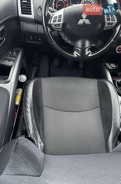Внедорожник / Кроссовер Mitsubishi Outlander 2011 в 