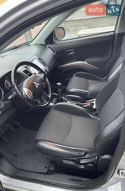 Внедорожник / Кроссовер Mitsubishi Outlander 2011 в 