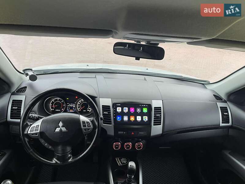 Внедорожник / Кроссовер Mitsubishi Outlander 2011 в Ровно