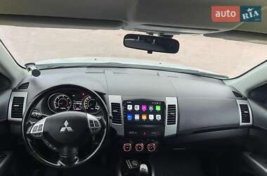 Внедорожник / Кроссовер Mitsubishi Outlander 2011 в 
