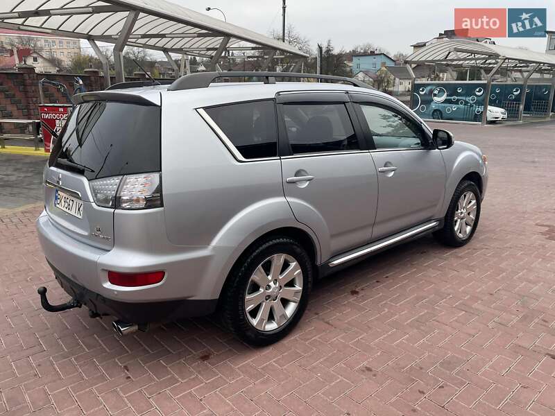 Mitsubishi Outlander 2011