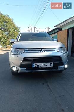 Позашляховик / Кросовер Mitsubishi Outlander 2015 в Кам'янці