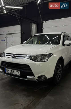 Внедорожник / Кроссовер Mitsubishi Outlander 2015 в Одессе