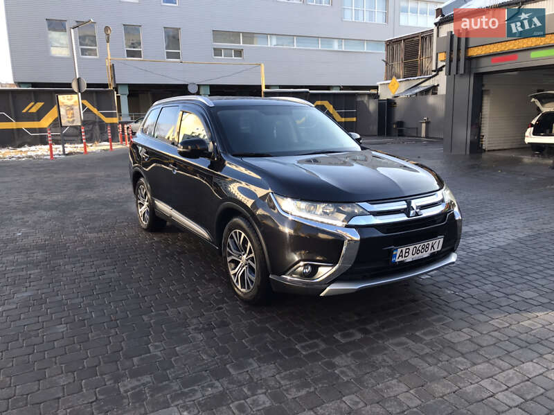 Позашляховик / Кросовер Mitsubishi Outlander 2017 в 