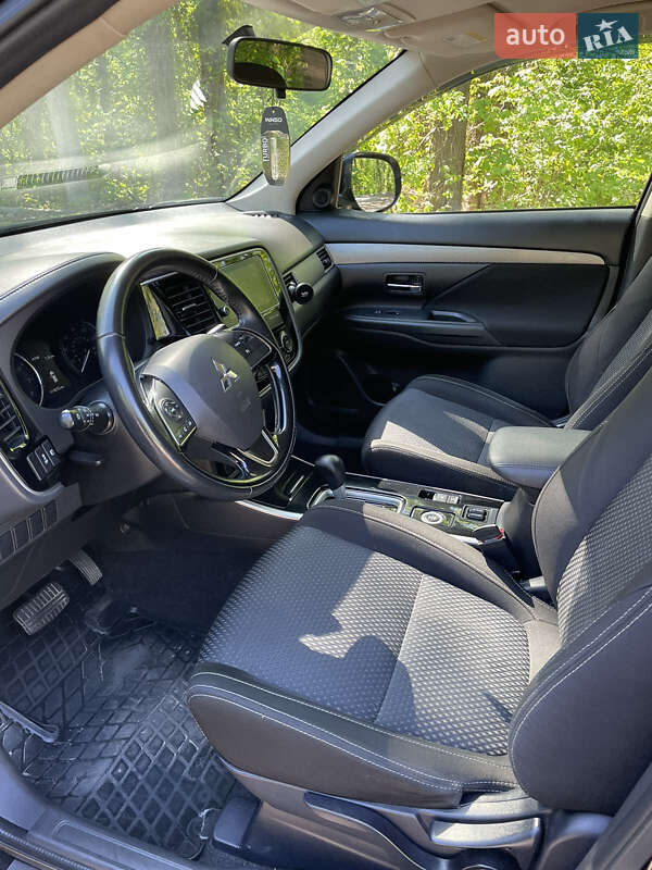 Позашляховик / Кросовер Mitsubishi Outlander 2017 в Харкові