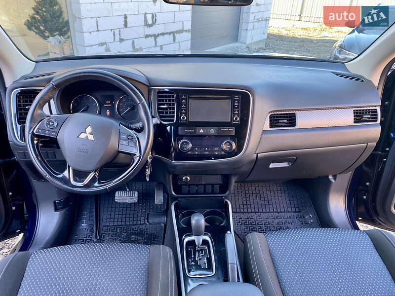Внедорожник / Кроссовер Mitsubishi Outlander 2017 в Виннице