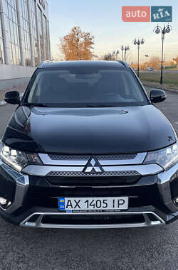 Позашляховик / Кросовер Mitsubishi Outlander 2020 в Києві