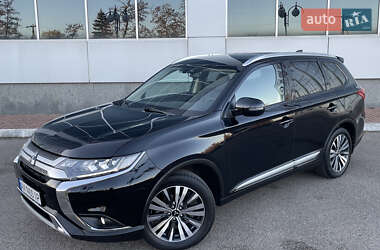 Позашляховик / Кросовер Mitsubishi Outlander 2020 в Києві