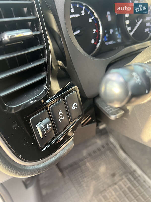 Позашляховик / Кросовер Mitsubishi Outlander 2018 в Кривому Розі