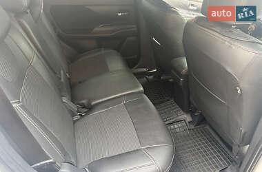 Позашляховик / Кросовер Mitsubishi Outlander 2018 в 