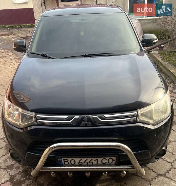 Позашляховик / Кросовер Mitsubishi Outlander 2014 в Шумську