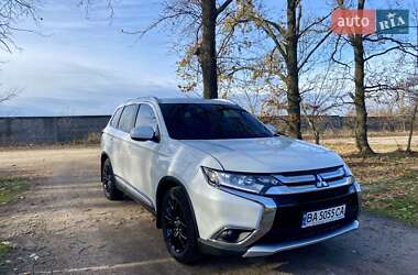 Внедорожник / Кроссовер Mitsubishi Outlander 2016 в Кропивницком