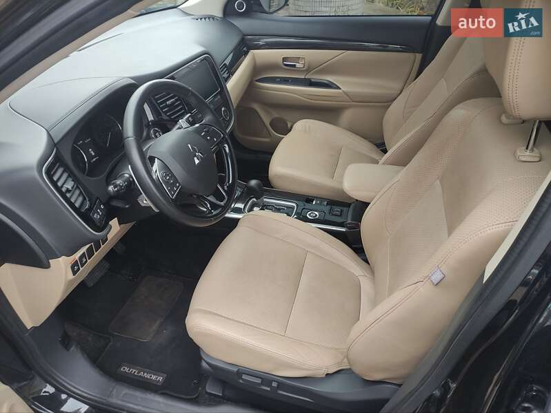 Внедорожник / Кроссовер Mitsubishi Outlander 2018 в Корсуне-Шевченковском