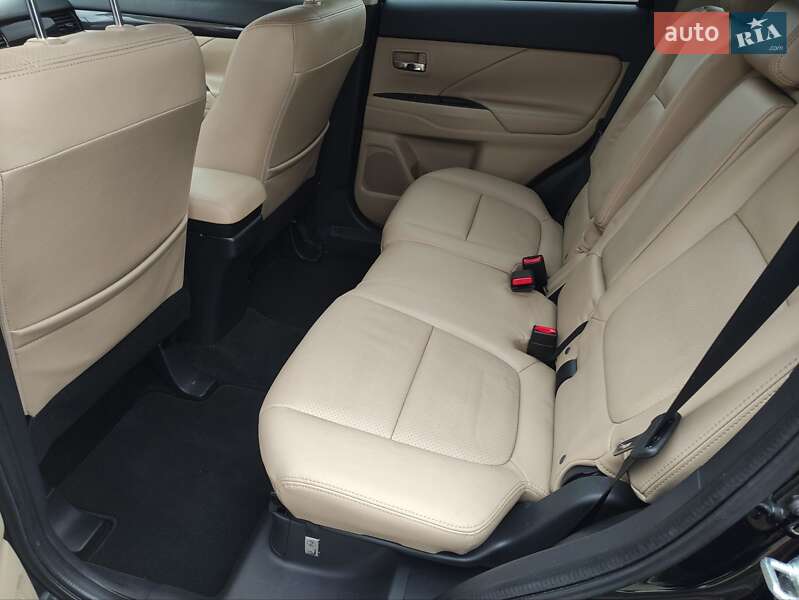 Внедорожник / Кроссовер Mitsubishi Outlander 2018 в Корсуне-Шевченковском