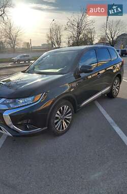 Позашляховик / Кросовер Mitsubishi Outlander 2019 в Львові