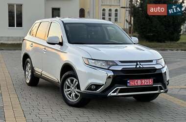 Внедорожник / Кроссовер Mitsubishi Outlander 2019 в Львове