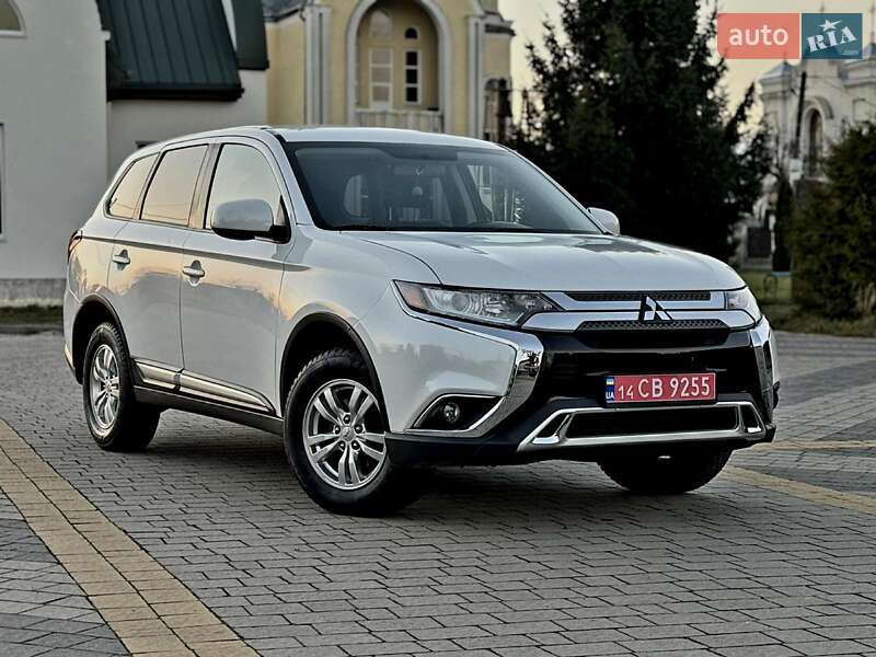 Внедорожник / Кроссовер Mitsubishi Outlander 2019 в Львове