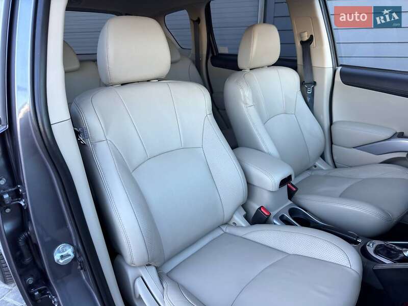 Позашляховик / Кросовер Mitsubishi Outlander 2010 в Івано-Франківську
