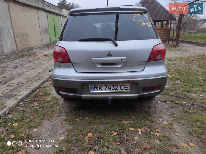 Позашляховик / Кросовер Mitsubishi Outlander 2006 в Вараші