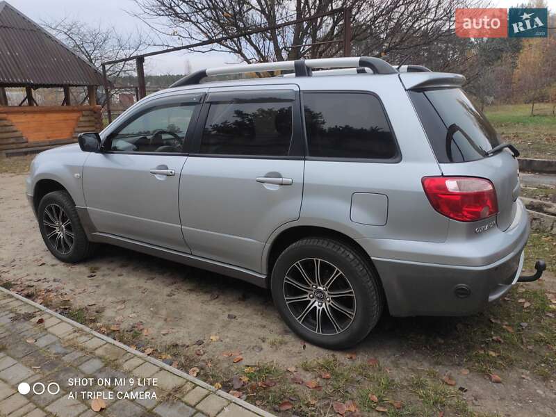 Позашляховик / Кросовер Mitsubishi Outlander 2006 в Вараші