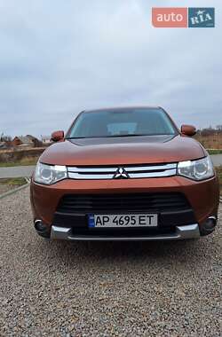 Внедорожник / Кроссовер Mitsubishi Outlander 2015 в Запорожье