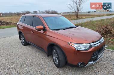 Внедорожник / Кроссовер Mitsubishi Outlander 2015 в Запорожье