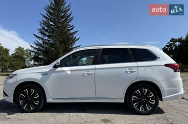 Внедорожник / Кроссовер Mitsubishi Outlander 2018 в 