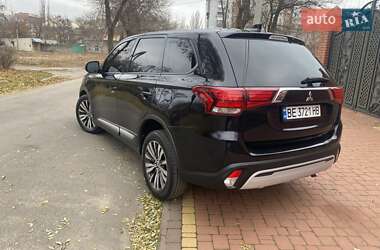 Внедорожник / Кроссовер Mitsubishi Outlander 2019 в Николаеве