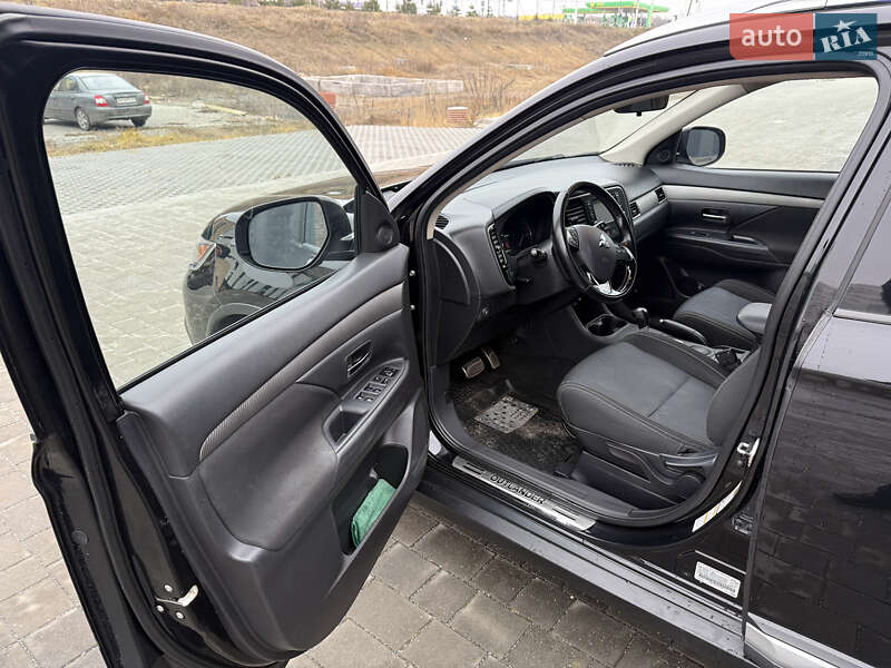 Позашляховик / Кросовер Mitsubishi Outlander 2016 в Хмельницькому