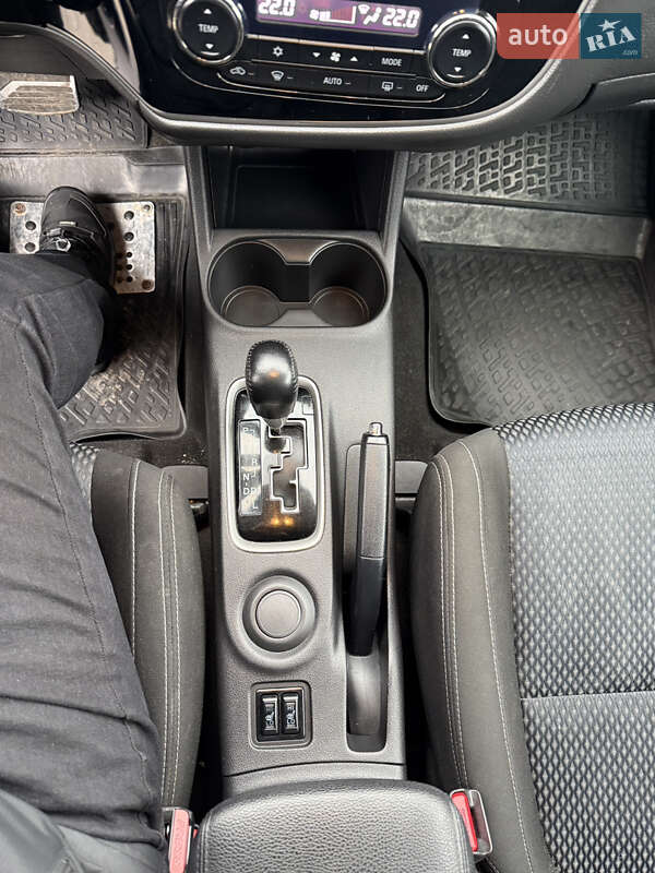 Позашляховик / Кросовер Mitsubishi Outlander 2016 в Хмельницькому