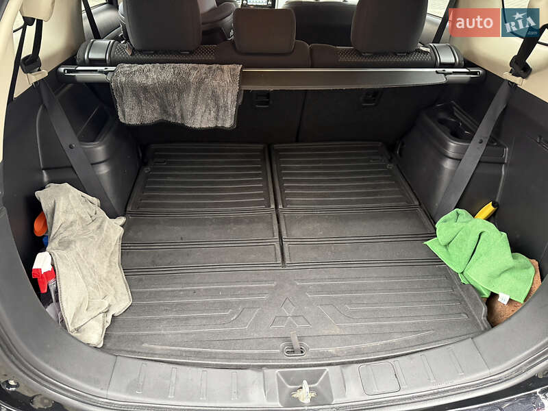 Позашляховик / Кросовер Mitsubishi Outlander 2016 в Хмельницькому