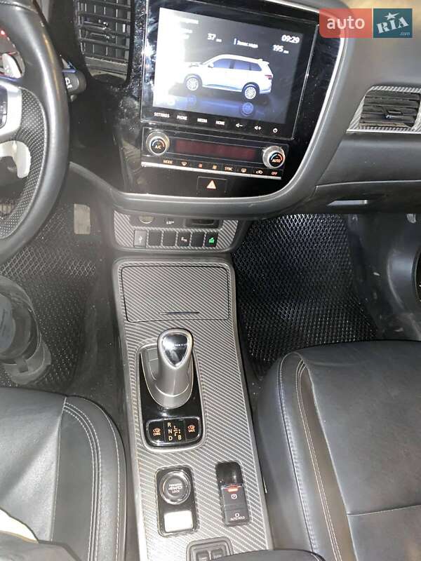 Внедорожник / Кроссовер Mitsubishi Outlander 2020 в Новомиргороде