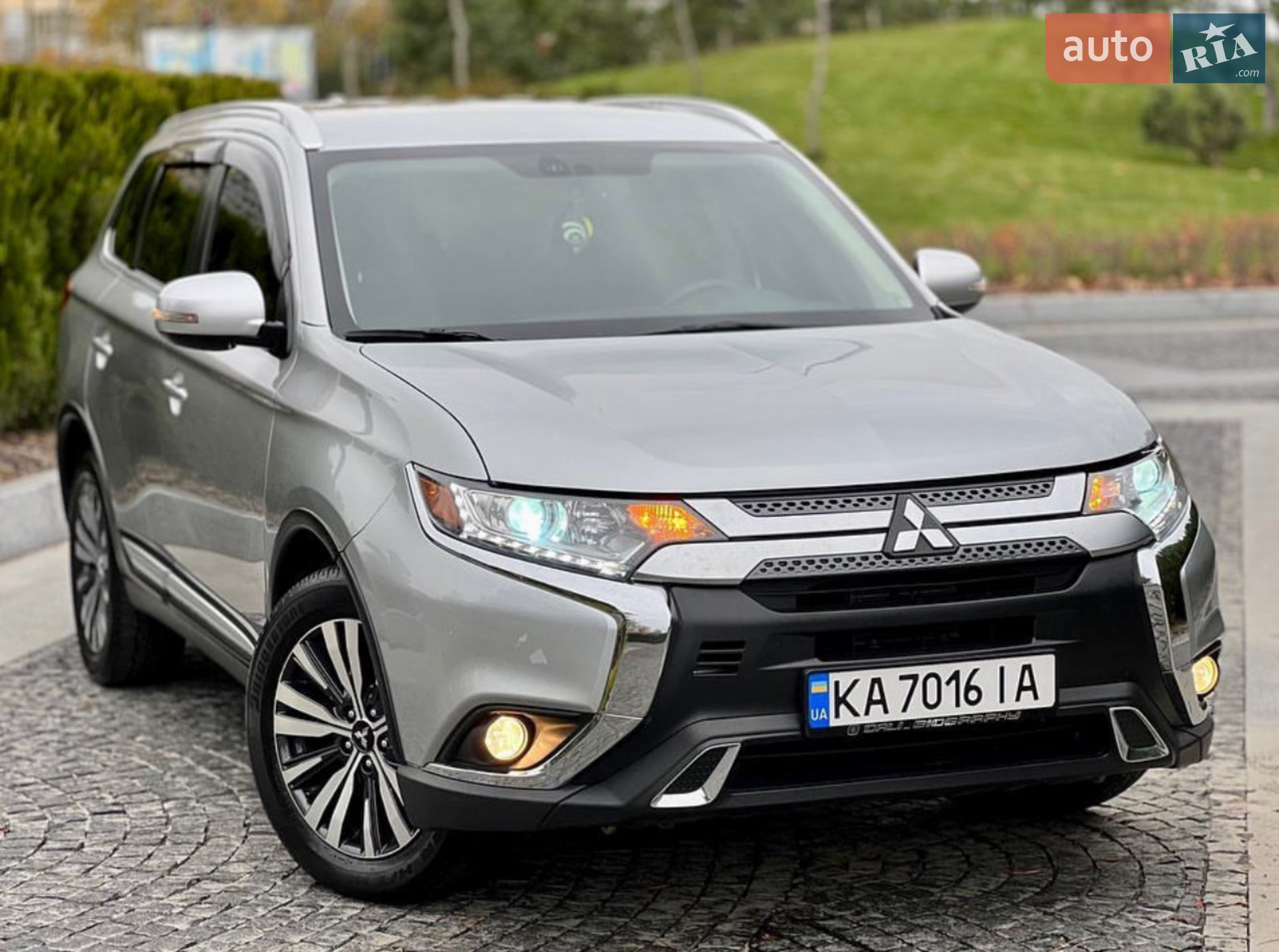 2019 Mitsubishi Outlander - мініатюра 2