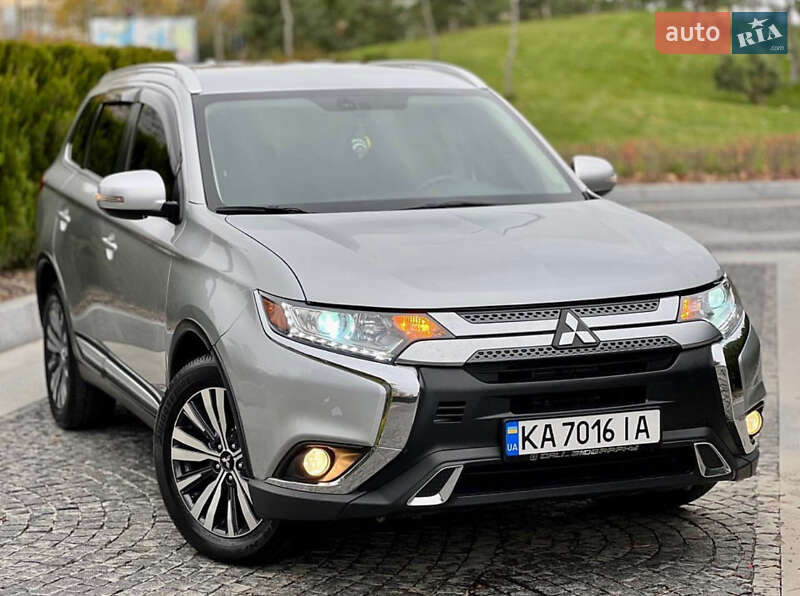 Внедорожник / Кроссовер Mitsubishi Outlander 2019 в Хмельницком