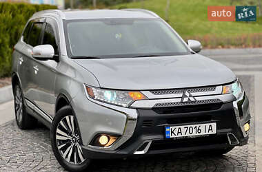 Внедорожник / Кроссовер Mitsubishi Outlander 2019 в 