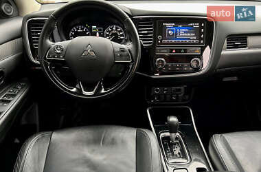 Внедорожник / Кроссовер Mitsubishi Outlander 2019 в 