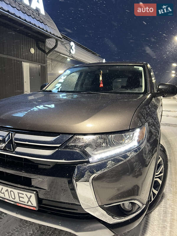 Позашляховик / Кросовер Mitsubishi Outlander 2018 в Кременці