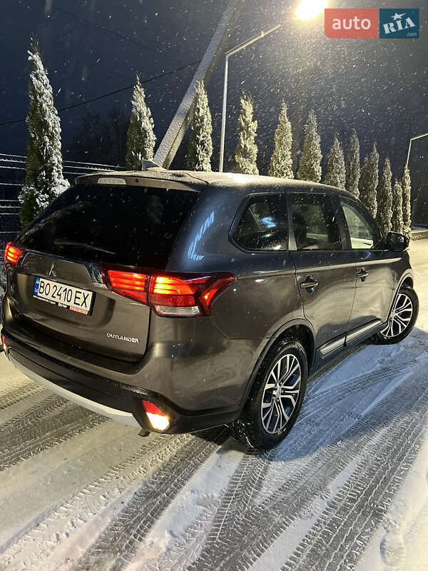 Позашляховик / Кросовер Mitsubishi Outlander 2018 в Кременці
