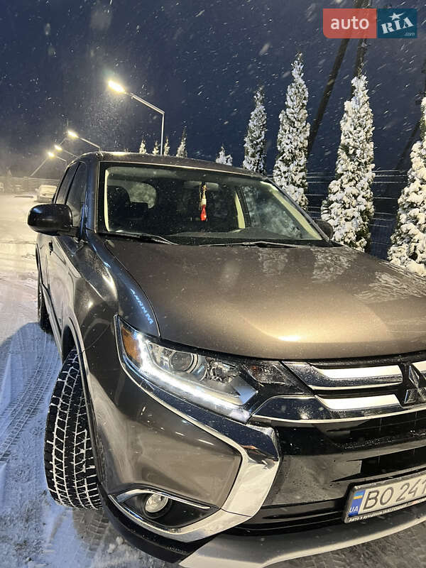 Позашляховик / Кросовер Mitsubishi Outlander 2018 в Кременці