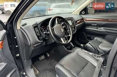 Внедорожник / Кроссовер Mitsubishi Outlander 2014 в 