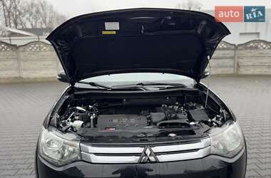 Внедорожник / Кроссовер Mitsubishi Outlander 2014 в 